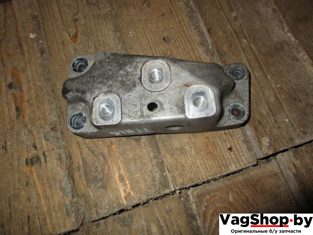 кронштейн КПП Volkswagen Touran 1 поколение 2004, 2.0 л., TDi, BKD, дизель, АКПП, серебро, минивэн, передний привод, 1K0199117AM - фото №1