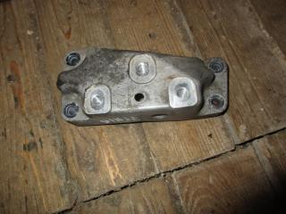 кронштейн КПП Volkswagen Touran 1 поколение 2004, 2.0 л., TDi, BKD, дизель, АКПП, серебро, минивэн, передний привод, 1K0199117AM