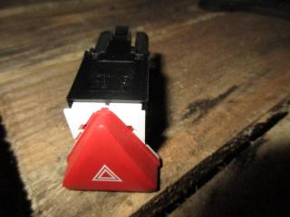 кнопка аварийной сигнализации Volkswagen Golf 5 поколение 2005, 2.0 л., TDi, BMM, дизель, АКПП, черный, хетчбэк 5 дв., передний привод, 1K0953509A