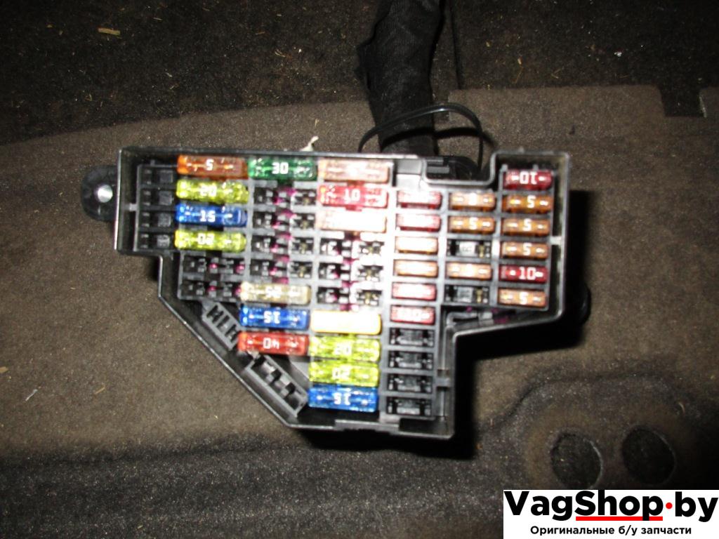 блок предохранителей Volkswagen Passat B6 2006, 2.0 л., TDi, BKP, дизель, МКПП, синий темный, универсал, передний привод - фото №1