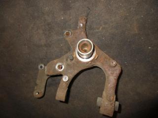 кулак задний левый Volkswagen Touran 1 поколение 2004, 2.0 л., TDi, BKD, дизель, АКПП, серебро, минивэн, передний привод