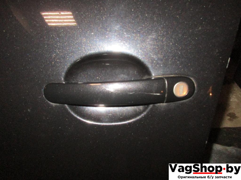 ручка наружная передняя левая Volkswagen Golf 5 поколение 2005, 2.0 л., TDi, BMM, дизель, АКПП, черный, хетчбэк 5 дв., передний привод - фото №1