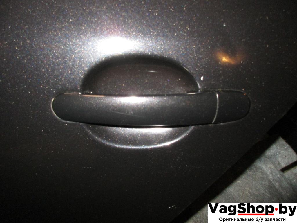 ручка наружная задняя левая Volkswagen Golf 5 поколение 2005, 2.0 л., TDi, BMM, дизель, АКПП, черный, хетчбэк 5 дв., передний привод - фото №1