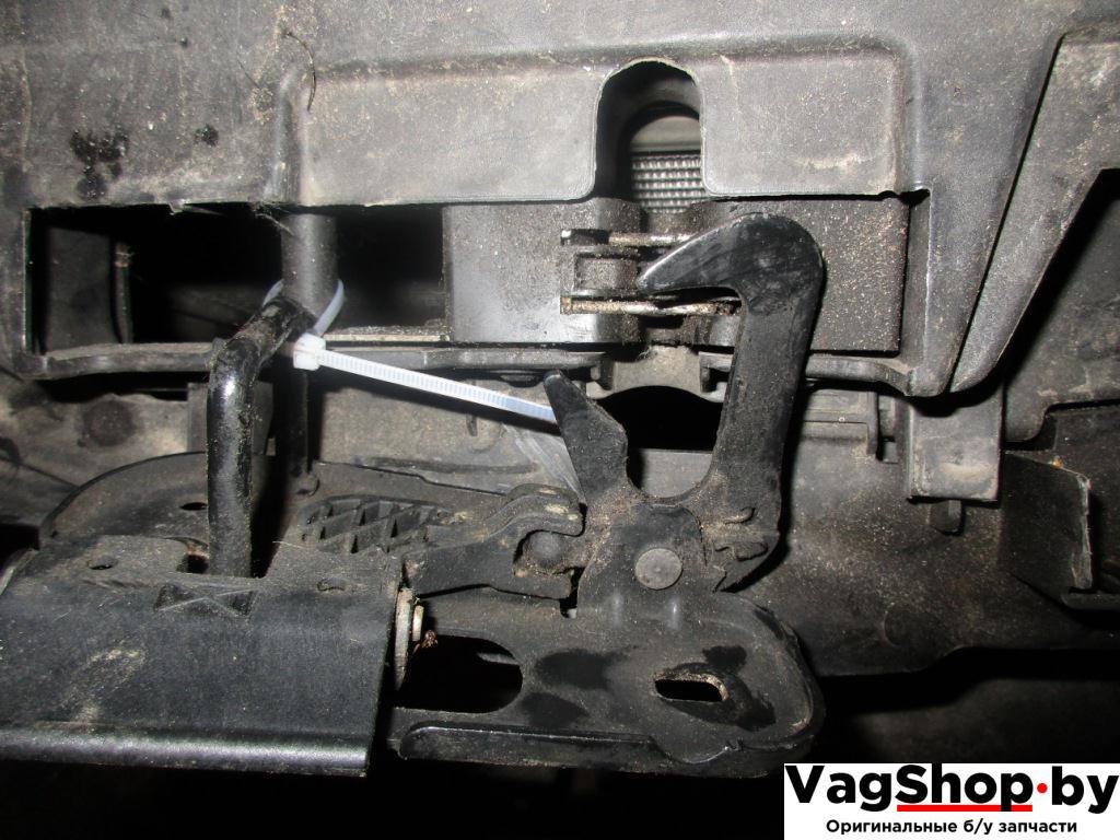 замок капота Volkswagen Passat B6 2006, 2.0 л., TDi, BKP, дизель, МКПП, синий темный, универсал, передний привод - фото №1