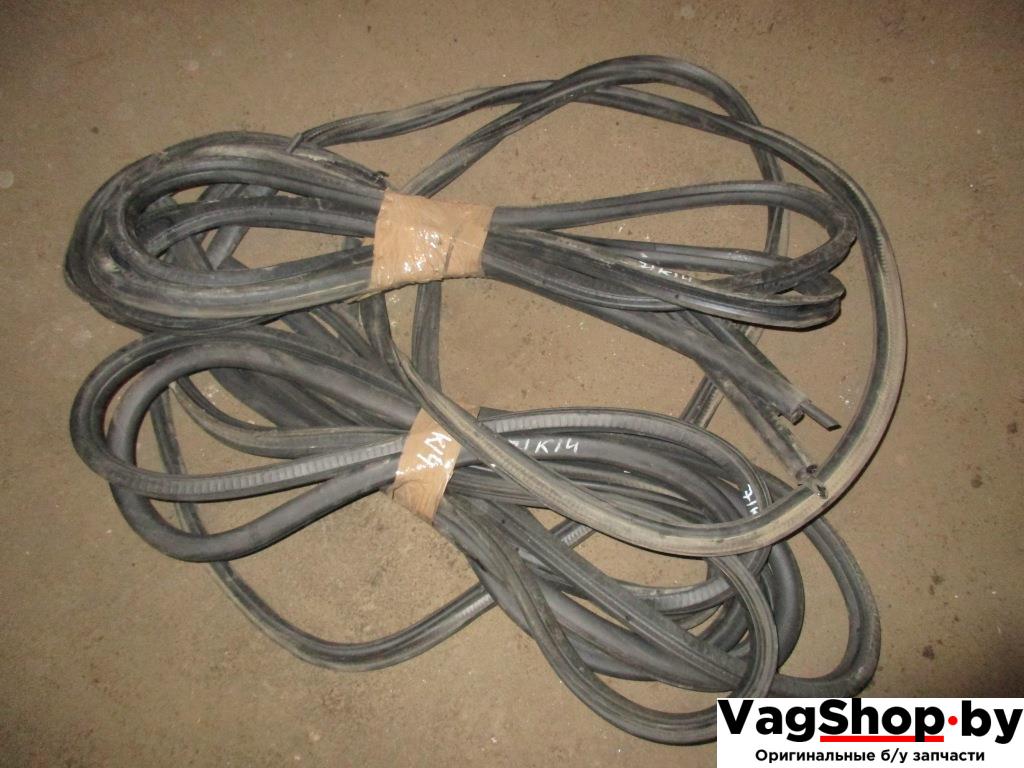 уплотнитель Volkswagen Golf 5 поколение 2007, 1.9 л., TDi, BLS, дизель, МКПП, черный, универсал, передний привод - фото №1