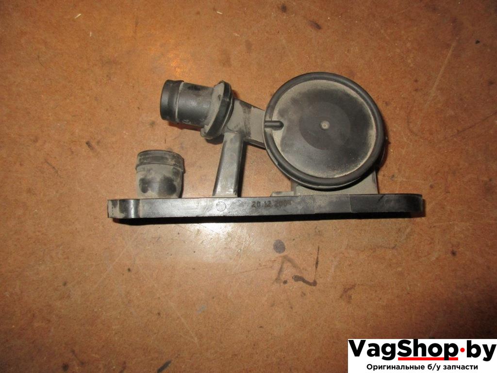 мембрана клапанной крышки Volkswagen Passat B6 2006, 2.0 л., TFSI, BWA, бензин, МКПП, серый, универсал, передний привод, 06F129101D - фото №1