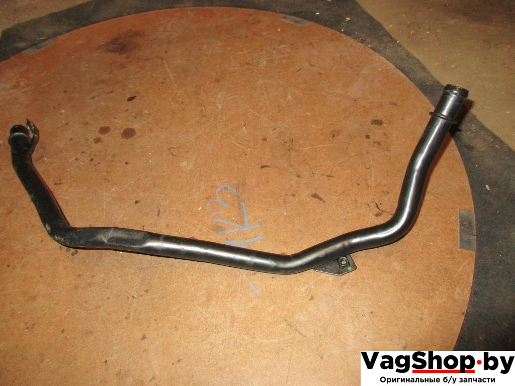 патрубок (трубопровод, шланг) Volkswagen Passat B6 2010, 2.0 л., TDi, CBB, дизель, АКПП, красный, универсал, полный привод, 5N0121070F - фото №1