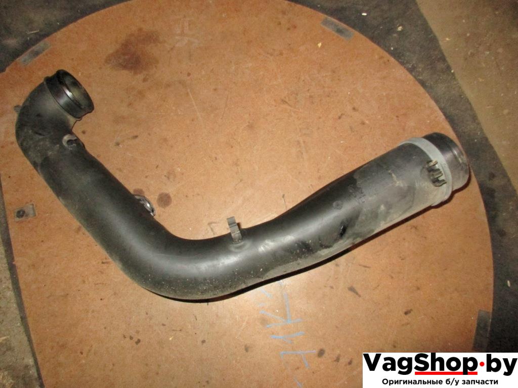 патрубок (трубопровод, шланг) Volkswagen Passat B6 2010, 2.0 л., TDi, CBB, дизель, АКПП, красный, универсал, полный привод, 1K0129654AA - фото №1