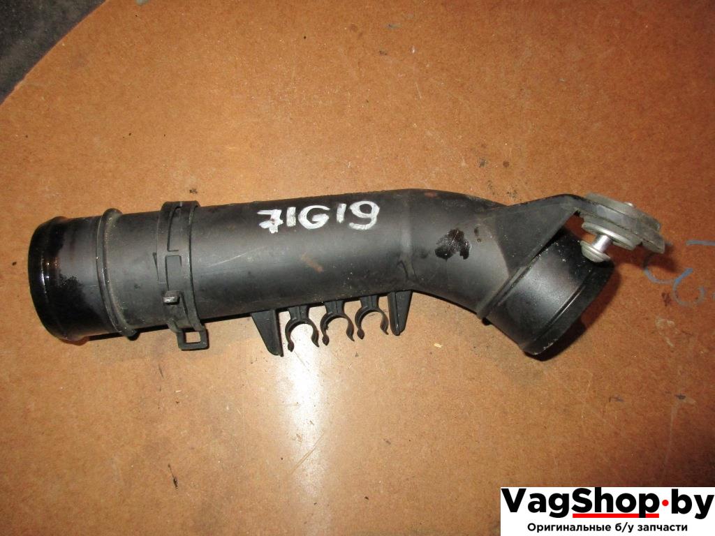 патрубок интеркулера Volkswagen Passat B6 2007, 2.0 л., TDi, BMP, дизель, МКПП, черный, седан, передний привод, 3C0145770B - фото №1