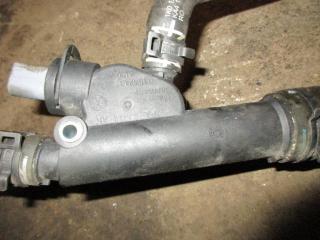 фланец (тройник) системы охлаждения Volkswagen Touran 1 поколение 2006, 1.9 л., TDi, BKC, дизель, МКПП, серебро, минивэн, передний привод, 038121132D