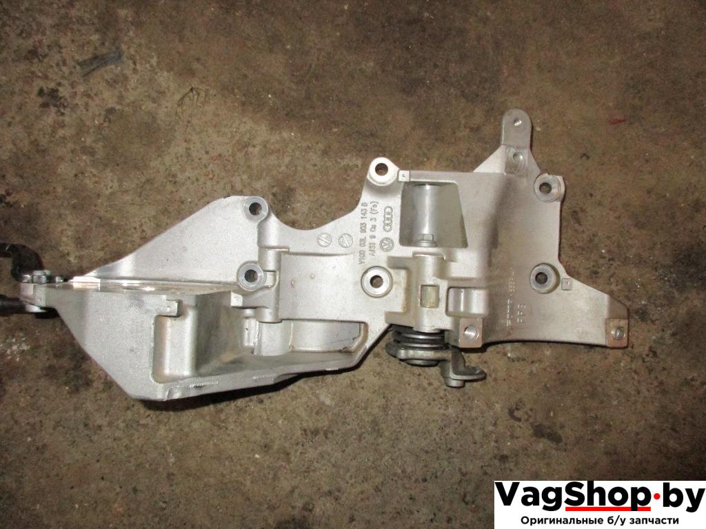 кронштейн двигателя Volkswagen Jetta 6 поколение 2012, 2.0 л., TDi, дизель, АКПП, седан, 03L903143D - фото №1