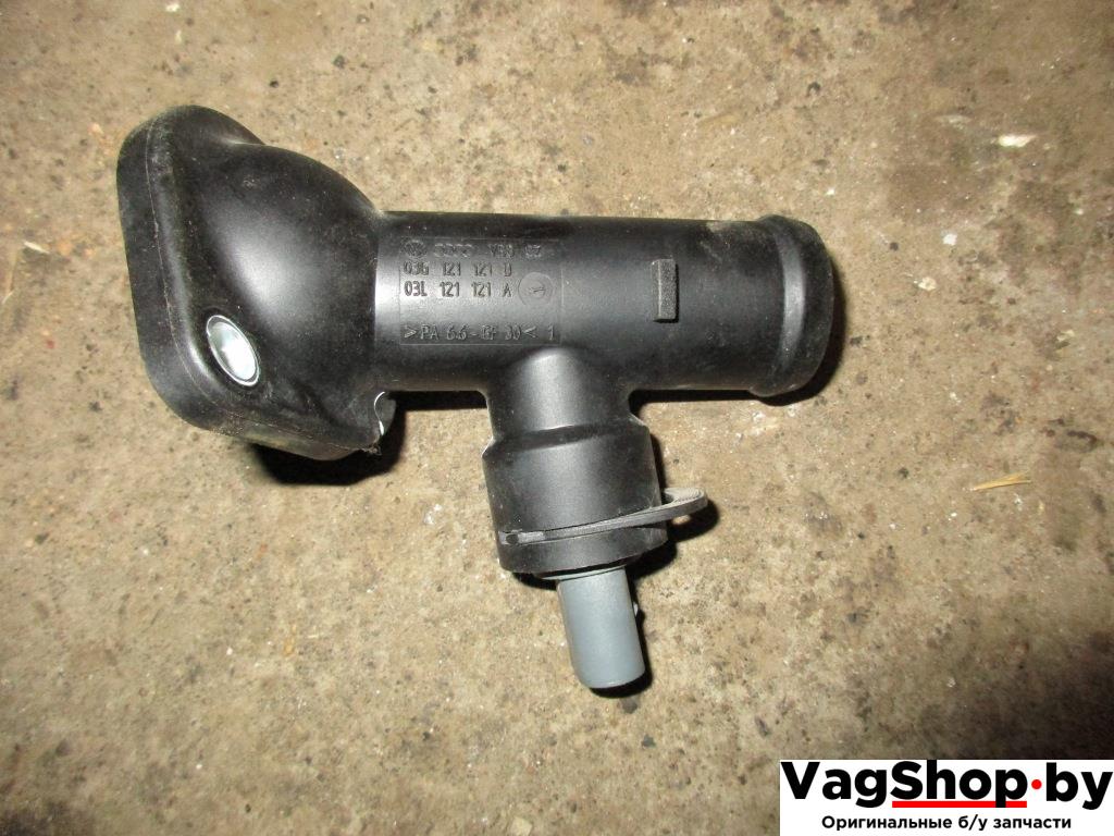 корпус термостата Volkswagen Jetta 6 поколение 2012, 2.0 л., TDi, дизель, АКПП, седан, 03L121121A - фото №1