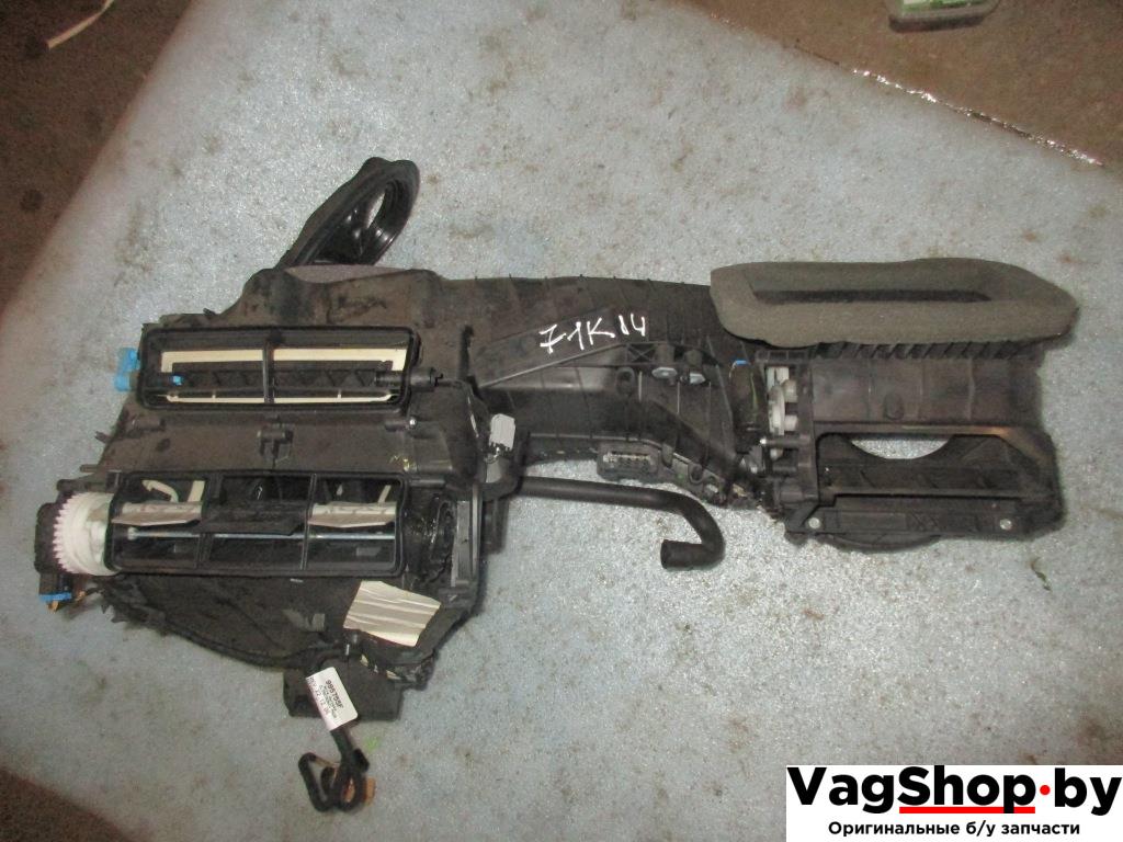 корпус отопителя (печки) Volkswagen Golf 5 поколение 2007, 1.9 л., TDi, BLS, дизель, МКПП, черный, универсал, передний привод - фото №1