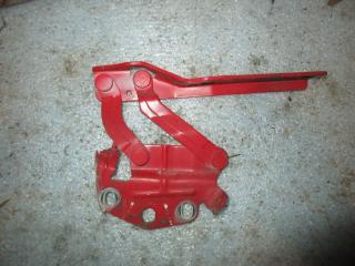 петля капота Volkswagen Passat B6 2010, 2.0 л., TDi, CBB, дизель, АКПП, красный, универсал, полный привод, 3C0823301E