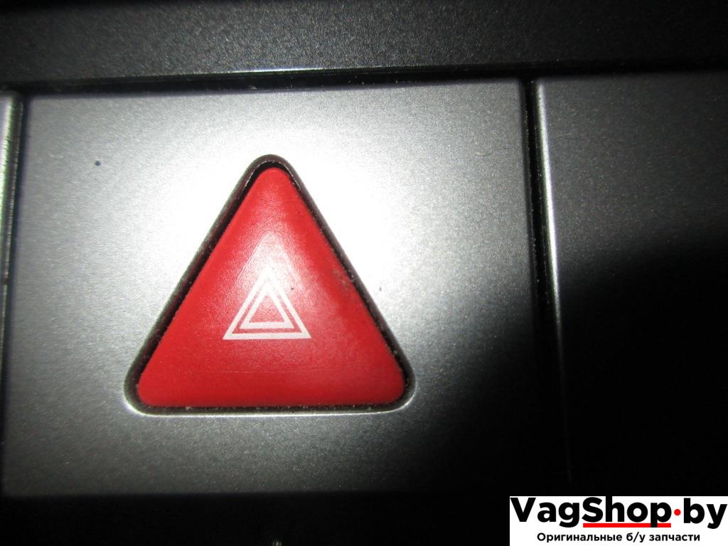 кнопка аварийной сигнализации Volkswagen Passat B6 2006, 2.0 л., TFSI, BWA, бензин, МКПП, серый, универсал, передний привод - фото №1