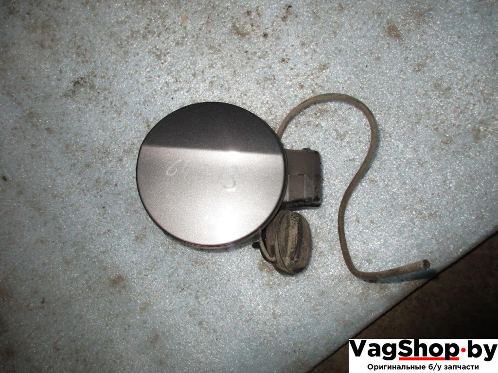 лючок топливного бака Volkswagen Passat B6 2006, 2.0 л., TFSI, BWA, бензин, МКПП, серый, универсал, передний привод - фото №1