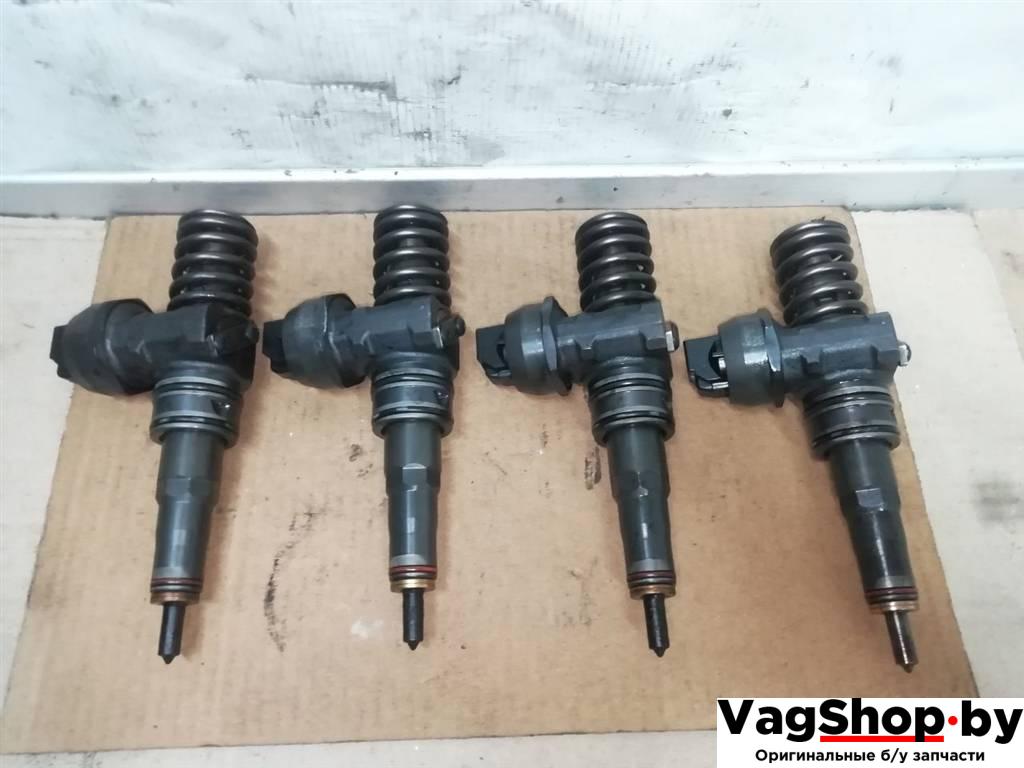 форсунка Volkswagen Caddy 3 поколение 2007, 1.9 л., TDi, BSU, дизель, МКПП, сине-зеленый, минивэн, передний привод, 038130079TX - фото №1