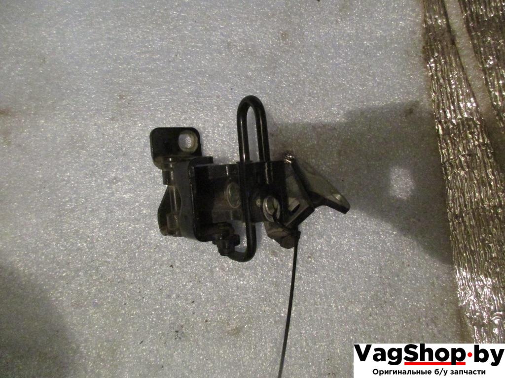 петля двери Volkswagen Golf 5 поколение 2007, 1.9 л., TDi, BLS, дизель, МКПП, черный, универсал, передний привод - фото №1