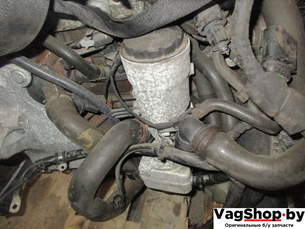 корпус масляного фильтра Volkswagen Golf 5 поколение 2007, 1.9 л., TDi, BLS, дизель, МКПП, черный, универсал, передний привод - фото №1