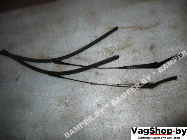 щеткодержатель (поводок стеклоочистителя, дворник) Volkswagen Golf Plus 1 поколение 2007, 1.9 л., TDi, BLS, дизель, МКПП, сине-зеленый хамелеон, хетчбэк 5 дв., передний привод, 5M0955409A - фото №1