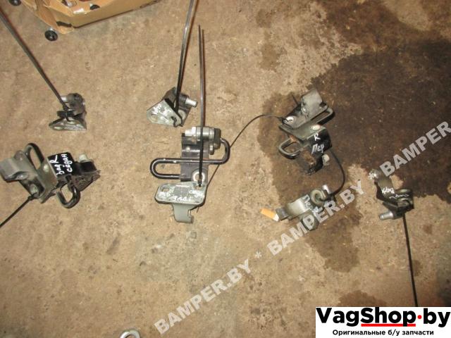 петля двери Volkswagen Passat B6 2007, 2.0 л., TDi, BMP, дизель, МКПП, черный, седан, передний привод - фото №1