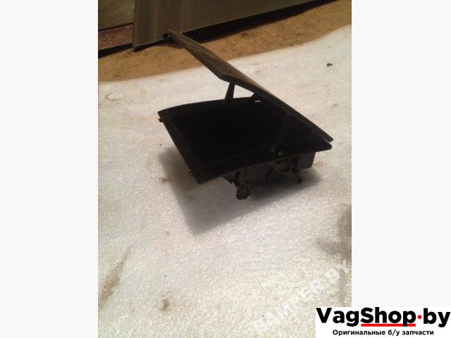 бардачок Volkswagen Touran 1 поколение 2006, 1.9 л., TDi, BKC, дизель, МКПП, серебро, минивэн, передний привод, 1T1857921B - фото №1