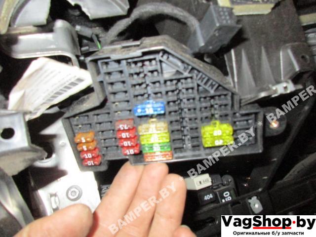 блок предохранителей Volkswagen Golf 5 поколение 2008, 1.9 л., TDi, BLS, дизель, МКПП, белый, хетчбэк 5 дв., передний привод - фото №1