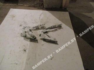 петля капота Volkswagen Golf 5 поколение 2008, 1.9 л., TDi, BLS, дизель, МКПП, белый, хетчбэк 5 дв., передний привод, 5K0823301A