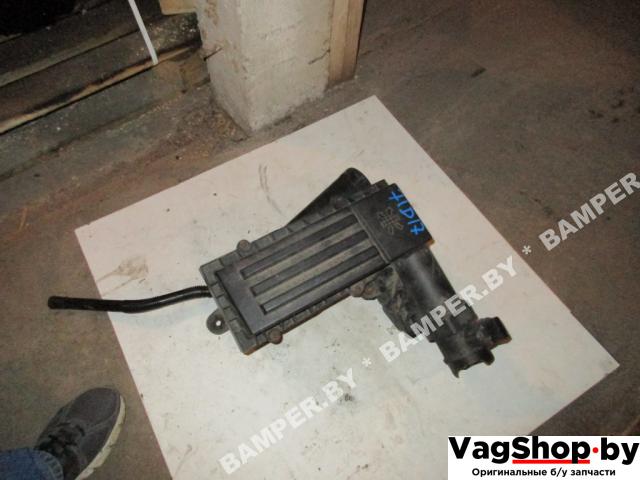 корпус воздушного фильтра Volkswagen Golf 5 поколение 2008, 1.9 л., TDi, BLS, дизель, МКПП, белый, хетчбэк 5 дв., передний привод - фото №1