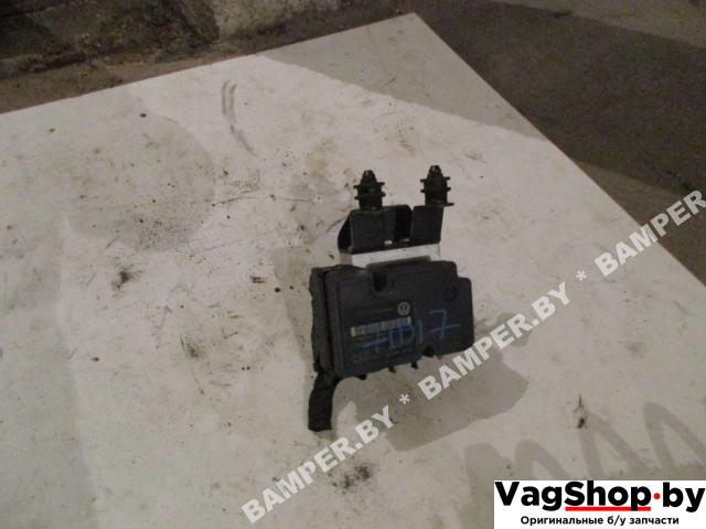 блок ABS Volkswagen Golf 5 поколение 2008, 1.9 л., TDi, BLS, дизель, МКПП, белый, хетчбэк 5 дв., передний привод, 1K0907379AF, 1K0614517AC - фото №1