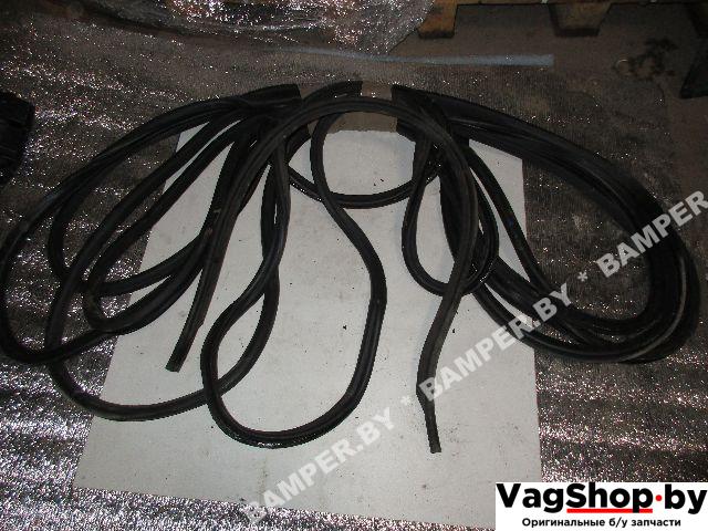 уплотнитель Volkswagen Golf Plus 1 поколение 2006, 1.6 л., FSI, BLF, бензин, МКПП, черный, хетчбэк 5 дв., передний привод - фото №1