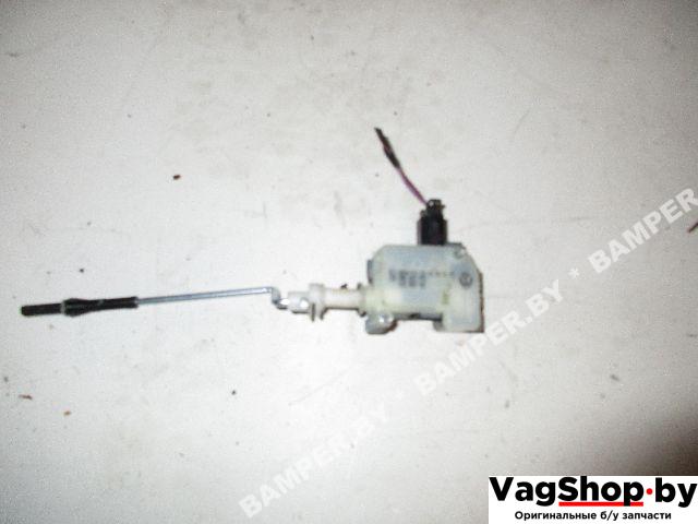 активатор замка крышки топливного бака Volkswagen Golf Plus 1 поколение 2006, 1.6 л., FSI, BLF, бензин, МКПП, черный, хетчбэк 5 дв., передний привод, 1K5959782 - фото №1