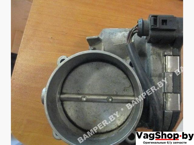 заслонка дроссельная Audi A4 B7 2005, 4.2 л., i, бензин, АКПП, седан, 077133061A - фото №1