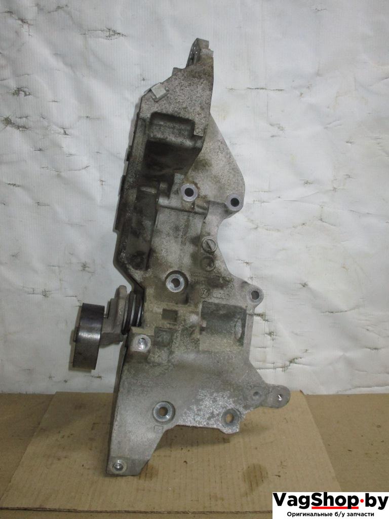 кронштейн двигателя Volkswagen Passat B6 2010, 2.0 л., TDi, CBB, дизель, АКПП, серый, универсал, полный привод, 03L903143D - фото №1