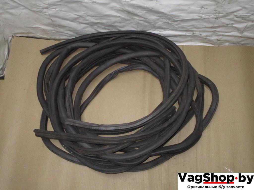 уплотнитель Audi A4 B7 2006, 2.0 л., TDi, BPW, дизель, МКПП, черный, универсал, передний привод, 8E0831721D, 8E0831722D, 8E9833721D, 8E9833722D - фото №1