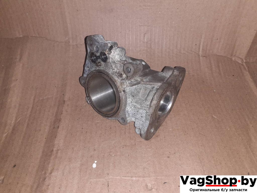 кронштейн ТНВД Mercedes-Benz E-Класс W212/S212/C207/A207 2012, 3.5 л., i, бензин, АКПП, седан, A2760700430 - фото №1