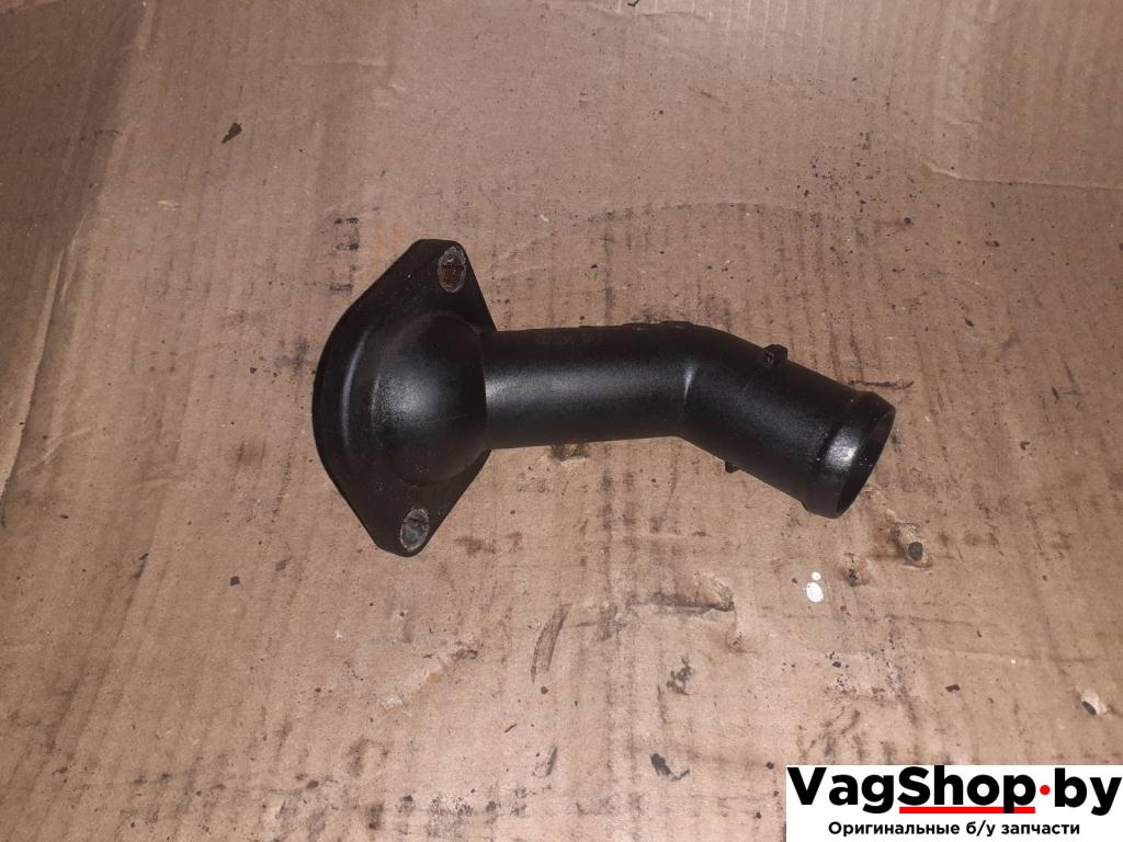 корпус термостата Volkswagen Golf Plus 1 поколение 2007, 1.6 л., i, бензин, МКПП, хетчбэк 5 дв., 06A121121C - фото №1