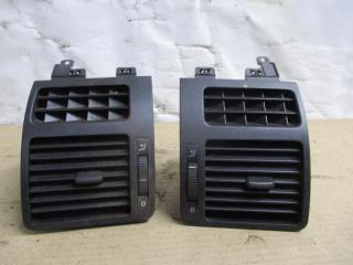 дефлектор обдува салона Volkswagen Touran 1 поколение 2005, 2.0 л., TDi, AZV, дизель, МКПП, черный, минивэн, передний привод, 1T0819703A, 1T0819704A