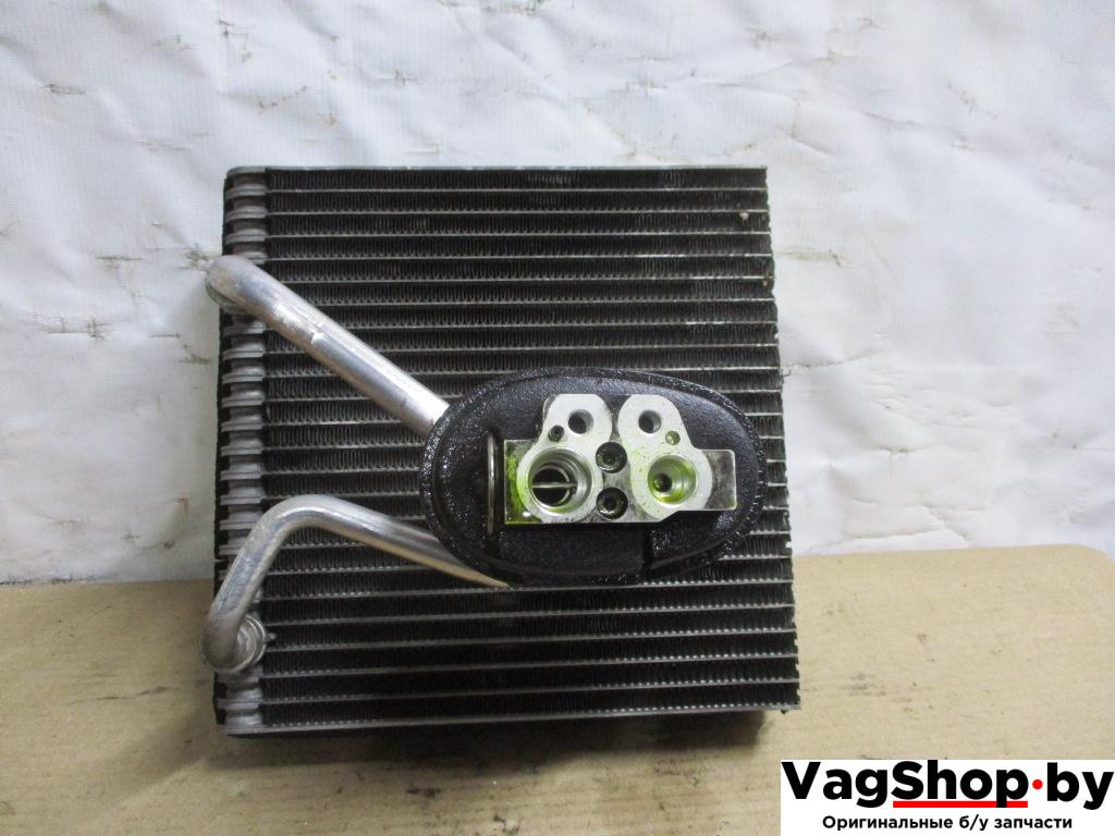 испаритель кондиционера Volkswagen Touran 1 поколение 2005, 2.0 л., TDi, AZV, дизель, МКПП, черный, минивэн, передний привод - фото №1