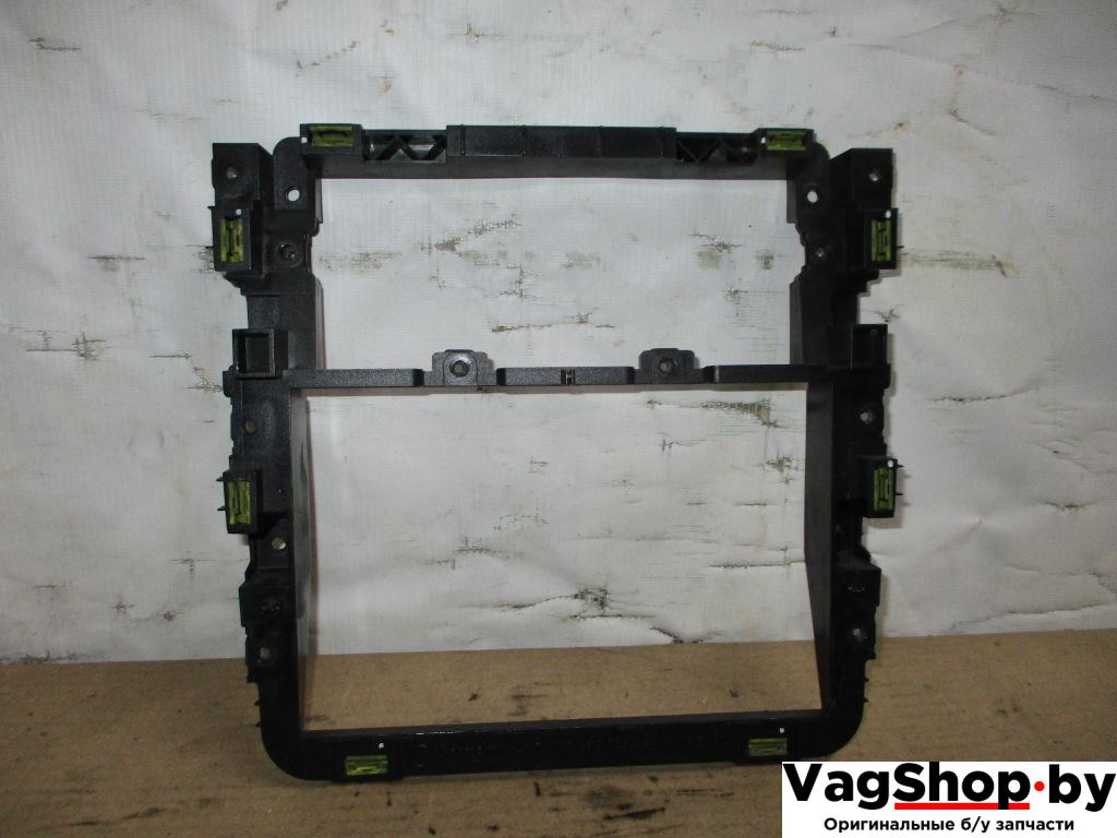 рамка под магнитолу Volkswagen Touran 1 поколение 2005, 2.0 л., TDi, AZV, дизель, МКПП, черный, минивэн, передний привод, 1T0858005A - фото №1