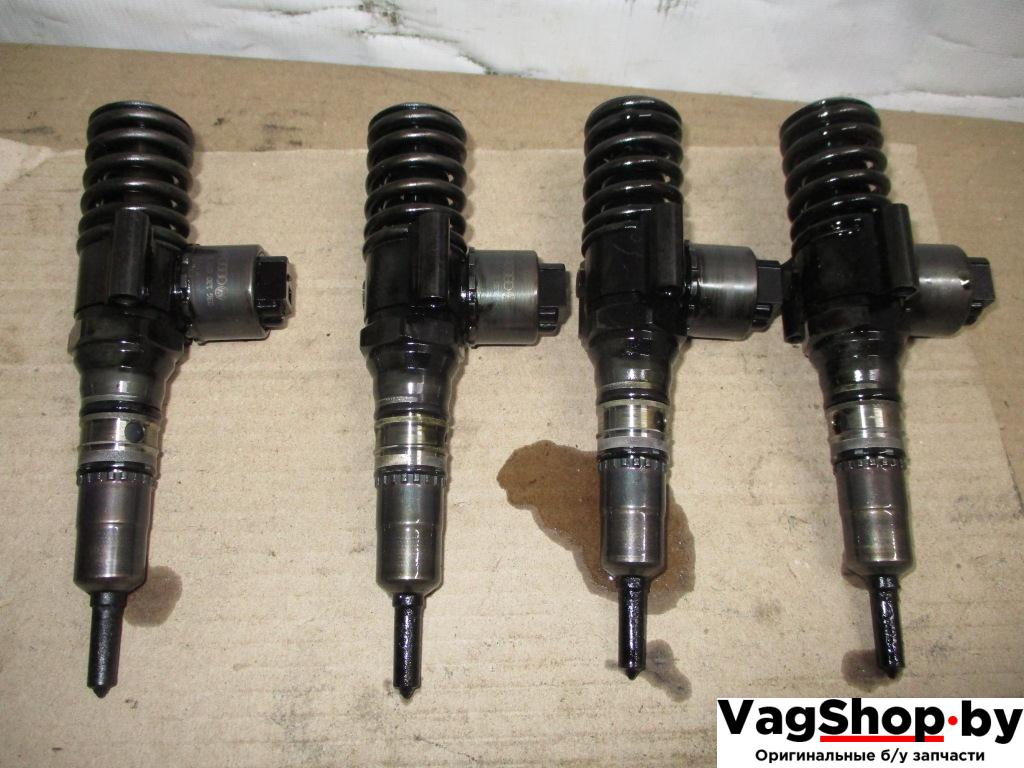 форсунка Volkswagen Touran 1 поколение 2005, 2.0 л., TDi, AZV, дизель, МКПП, черный, минивэн, передний привод, 03G130073B - фото №1