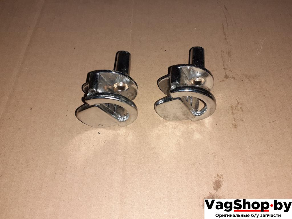 кронштейн (крепление) Volkswagen Passat B6 2008, 2.0 л., TDi, дизель, МКПП, универсал, 3C9867160 - фото №1