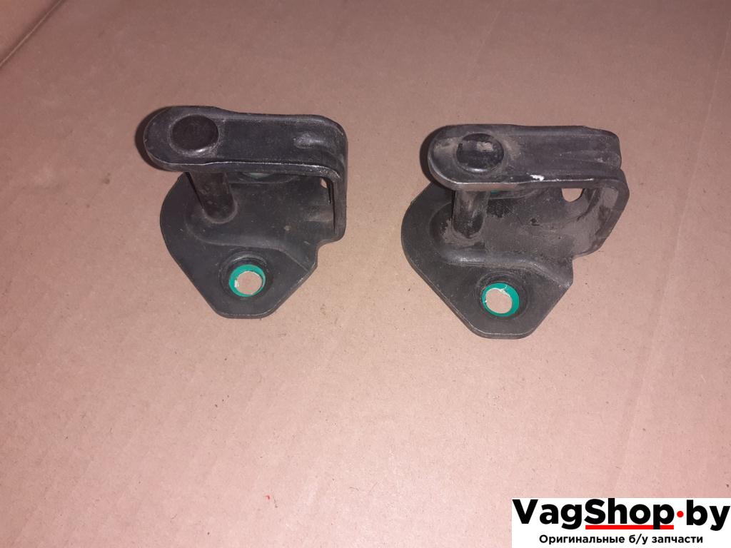 ответная часть (скоба) замка двери Volkswagen Transporter T5 2005, 2.5 л., TDi, AXD, дизель, МКПП, белый, передний привод, 7H0843767B - фото №1