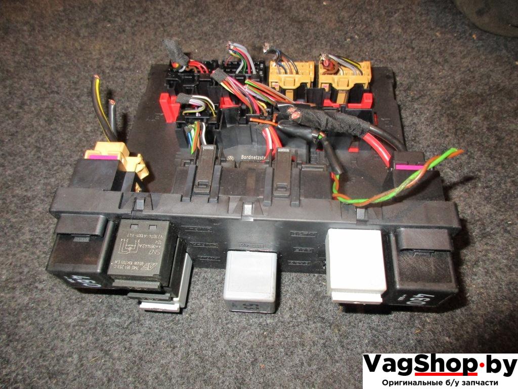 Блок управления BCM (Body Control Module) Volkswagen Passat B6 2007, 2.0 л., FSI, BVY, бензин, АКПП, серебро, универсал, передний привод, 3C0937049J - фото №1