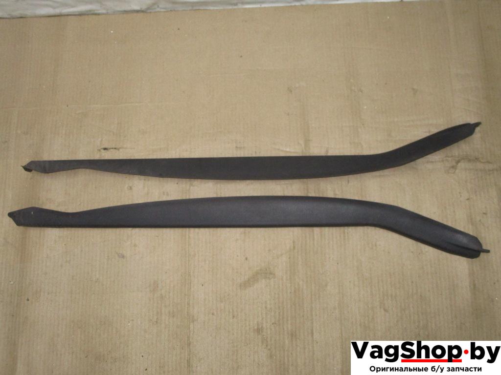 молдинг (накладка кузовная) Volkswagen Golf Plus 1 поколение 2005, 1.9 л., TDi, BKC, дизель, МКПП, серый, хетчбэк 5 дв., передний привод, 5M0837381B, 5M0837382B - фото №1