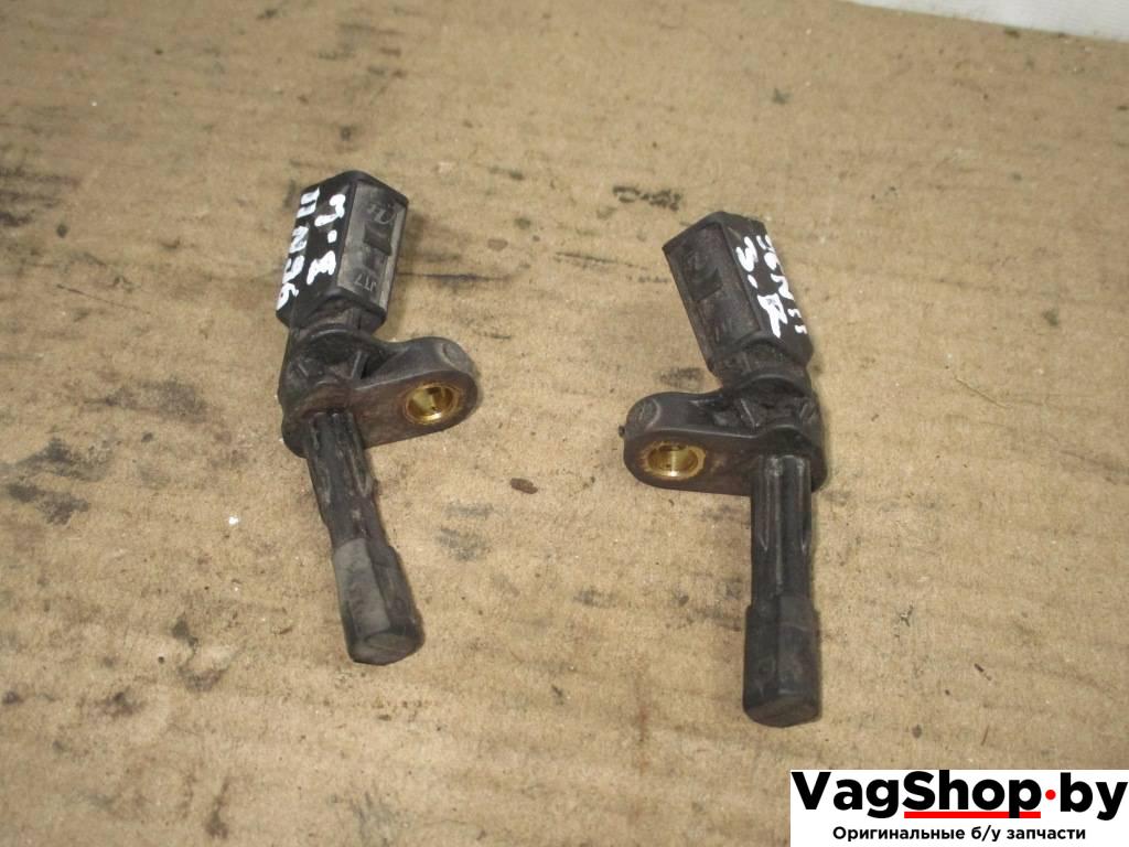 датчик ABS Volkswagen Golf Plus 1 поколение 2005, 1.9 л., TDi, BKC, дизель, МКПП, серый, хетчбэк 5 дв., передний привод, 1K0927807, 1K0927808 - фото №1