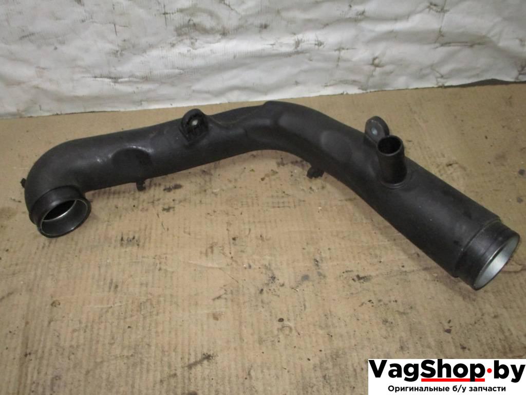 патрубок интеркулера Volkswagen Golf Plus 1 поколение 2005, 1.9 л., TDi, BKC, дизель, МКПП, серый, хетчбэк 5 дв., передний привод, 1K0129654AA - фото №1