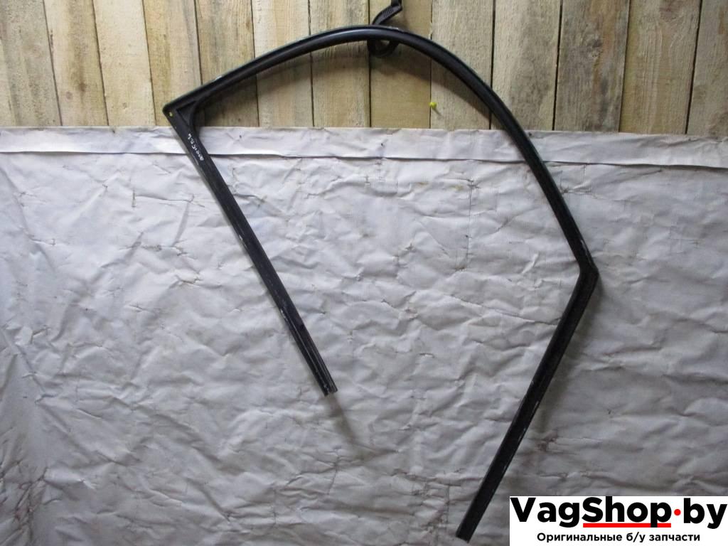 направляющая стекла Audi Q7 4L 2007, 3.0 л., TDi, BUN, дизель, АКПП, черный, внедорожник 5 дв., полный привод, 4L0837439B - фото №1