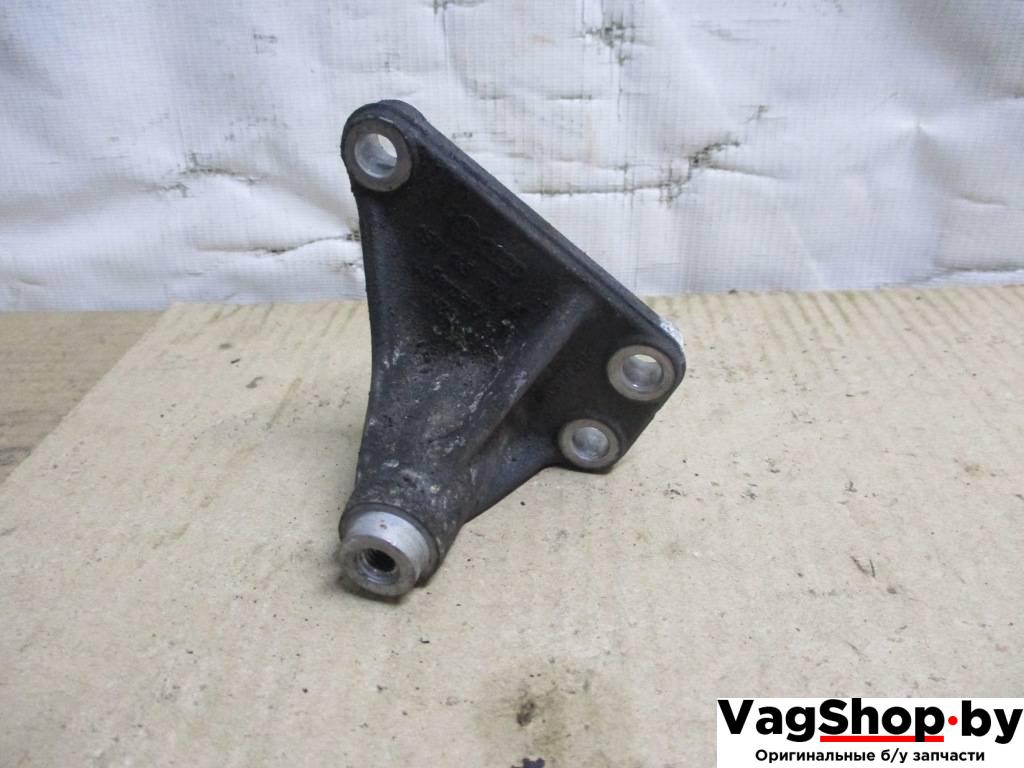 кронштейн (крепление) Audi Q7 4L 2007, 3.0 л., TDi, BUN, дизель, АКПП, черный, внедорожник 5 дв., полный привод, 059145174A - фото №1