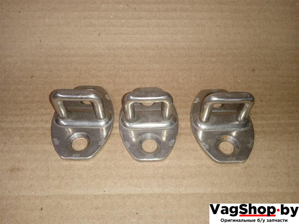 ответная часть (скоба) замка двери Audi Q7 4L 2007, 3.0 л., TDi, BUN, дизель, АКПП, черный, внедорожник 5 дв., полный привод, 8Z0837033 - фото №1